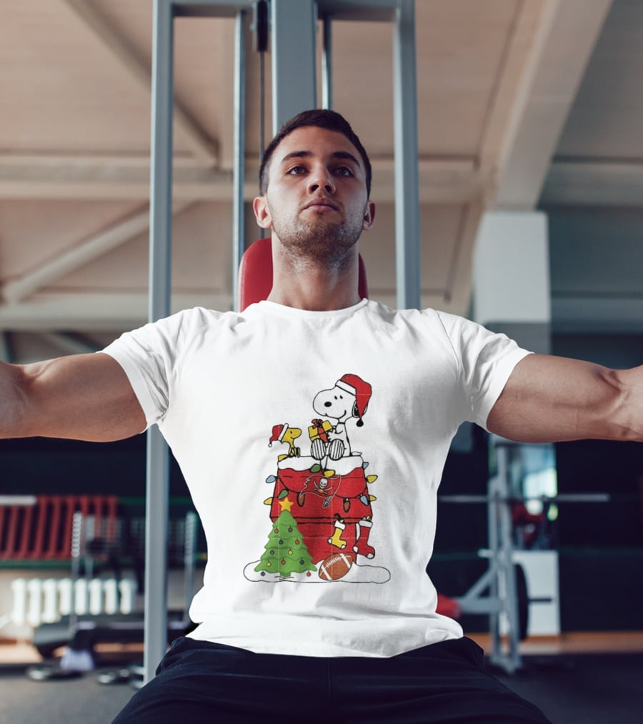 Snoopy Merry Christmas Tampa Bay Buccaneers 2026 Football Holiday Peanuts Santa Hat T-Shirt