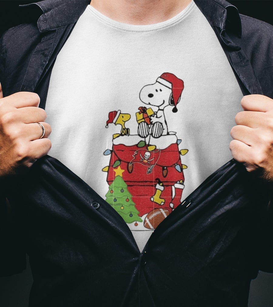 Snoopy Merry Christmas Tampa Bay Buccaneers 2026 Football Holiday Peanuts Santa Hat T-Shirt