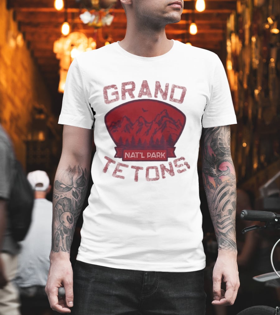Grand Tetons Nat'l Park Distressed Mountain Landscape T-Shirt