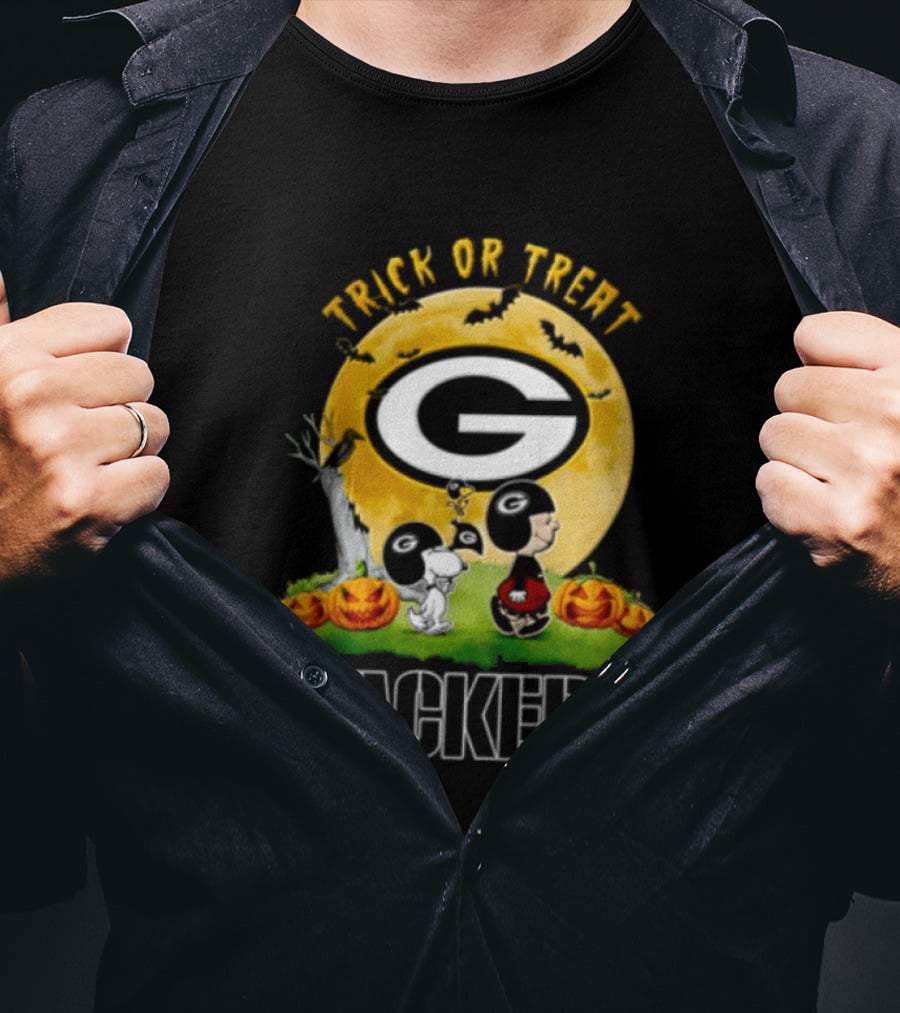 Green Bay Packers Trick Or Treat Charlie Brown Snoopy Pumpkins Moon T-Shirt