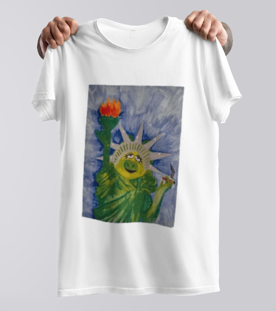 Miss Piggy Statue Of Liberty Muppets Smoking Statue T-Shirt