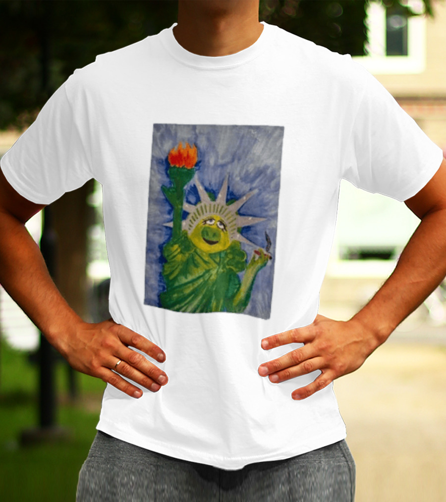 Miss Piggy Statue Of Liberty Muppets Smoking Statue T-Shirt