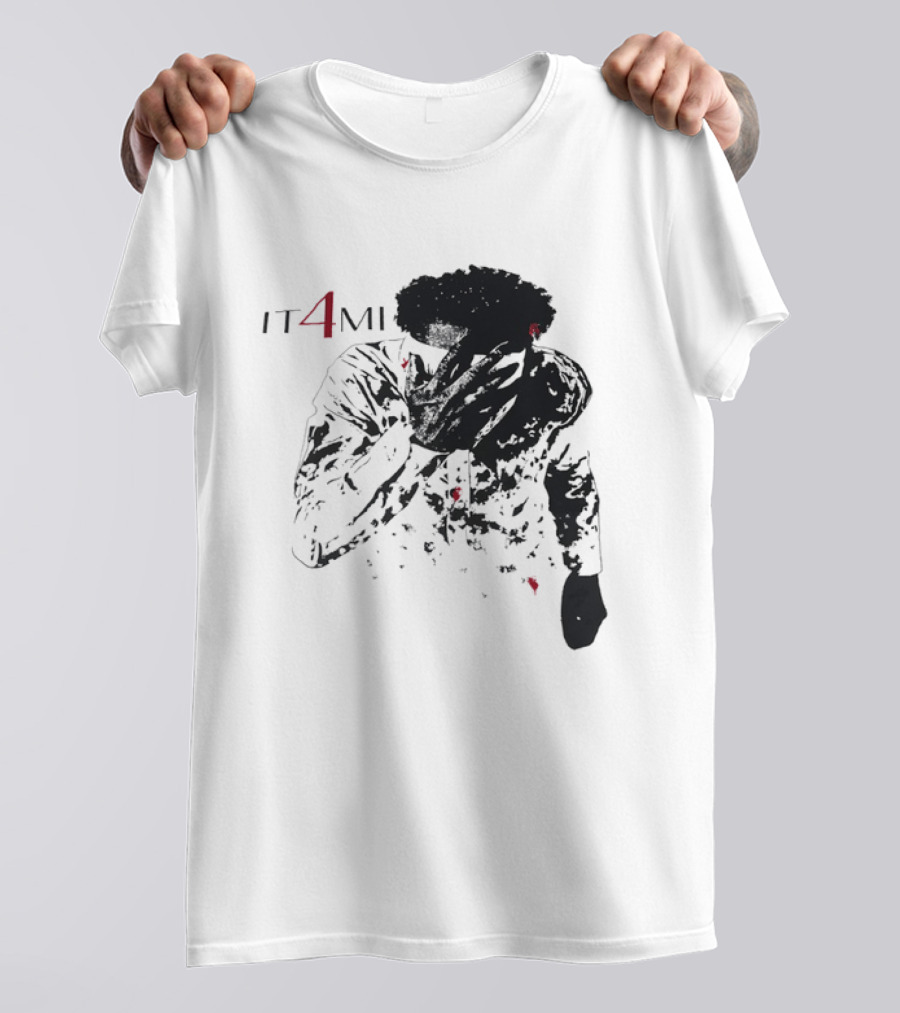 IT 4 MI Character Holding Face Visual T-Shirt