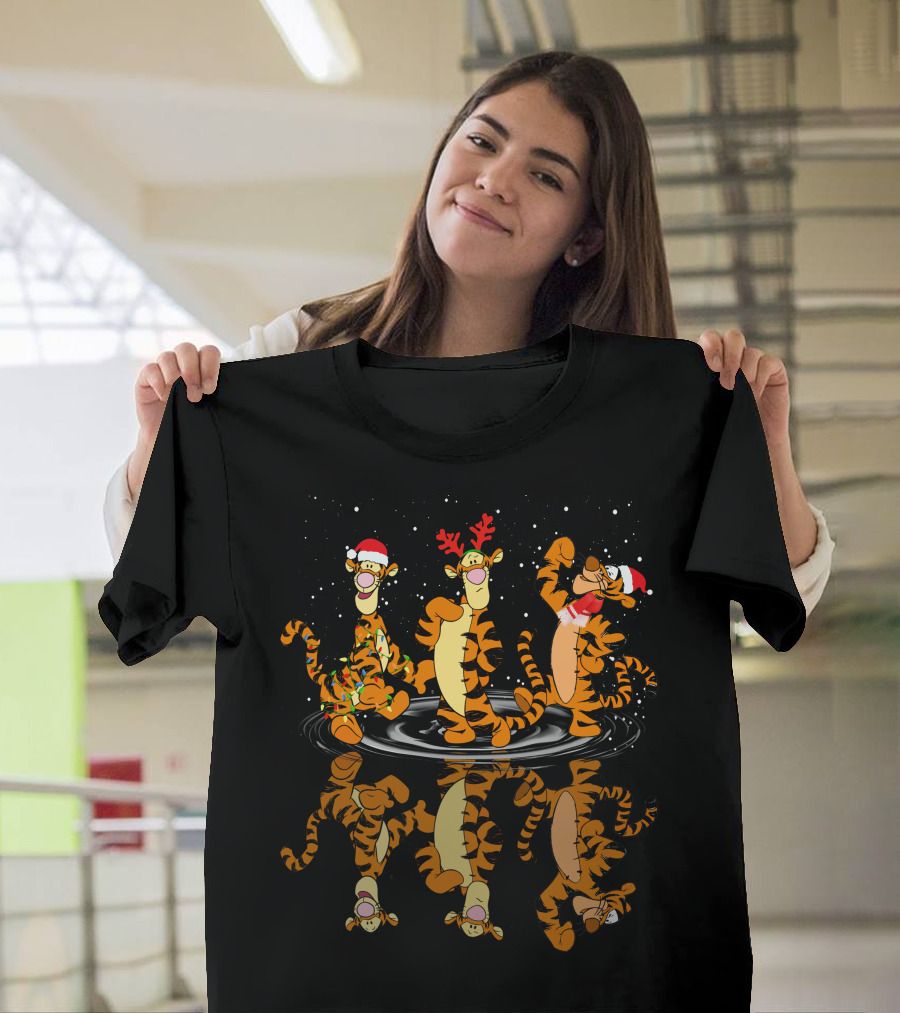 Tigger Santa And Reindeer Christmas Reflections T-Shirt