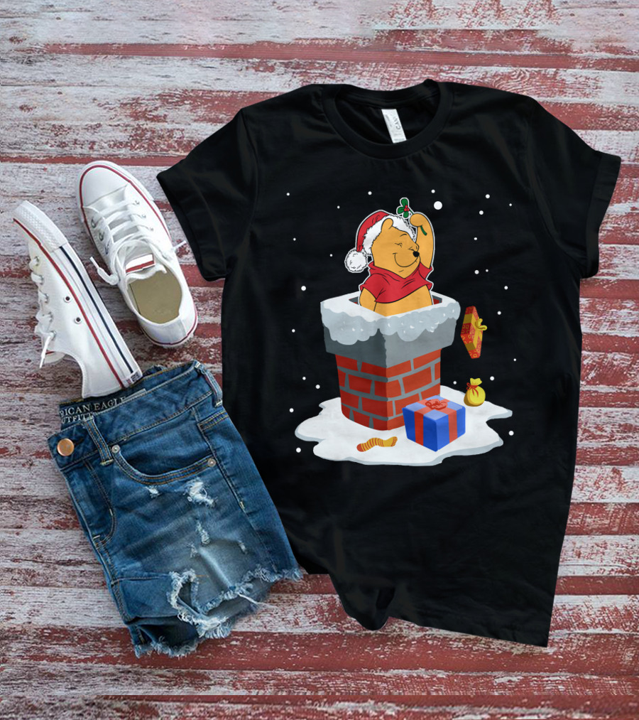 Winnie The Pooh Christmas Santa Chimney Holiday Mistletoe Snow Gifts T-Shirt