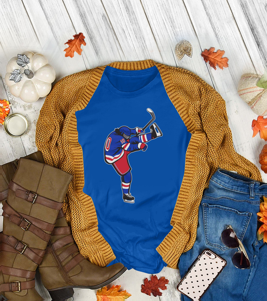 Xanh Bien Hockey Player Kicking Pose Blue Background T-Shirt