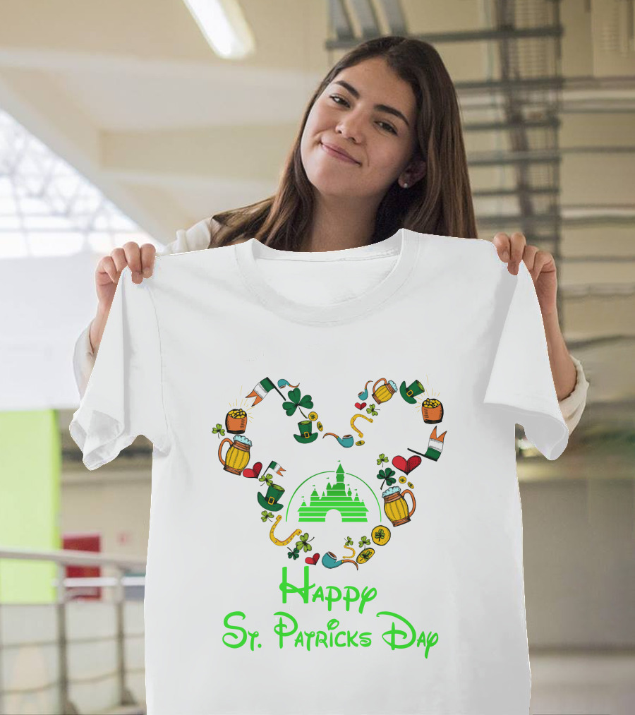 Happy St. Patrick's Day Castle And Shamrocks T-Shirt