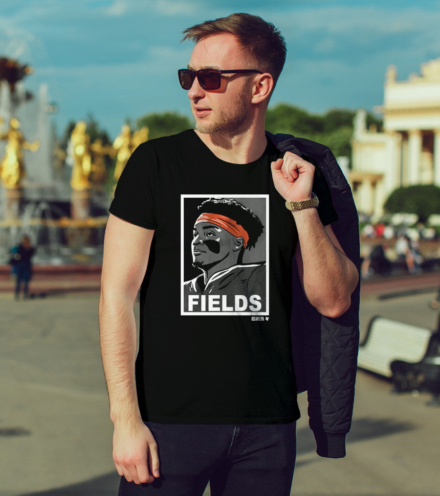 FIELDS NFLPA Black And White Portrait With Orange Headband T-Shirt