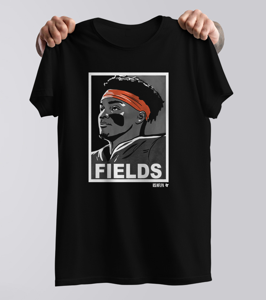 FIELDS NFLPA Black And White Portrait With Orange Headband T-Shirt