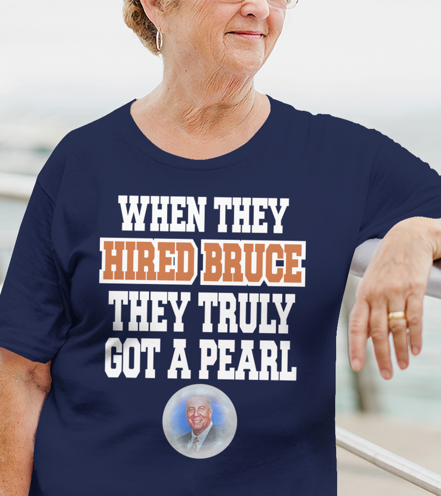 WHEN THEY HIRED BRUCE THEY TRULY GOT A PEARL - BRUCE PEARL IMAGE T-Shirt