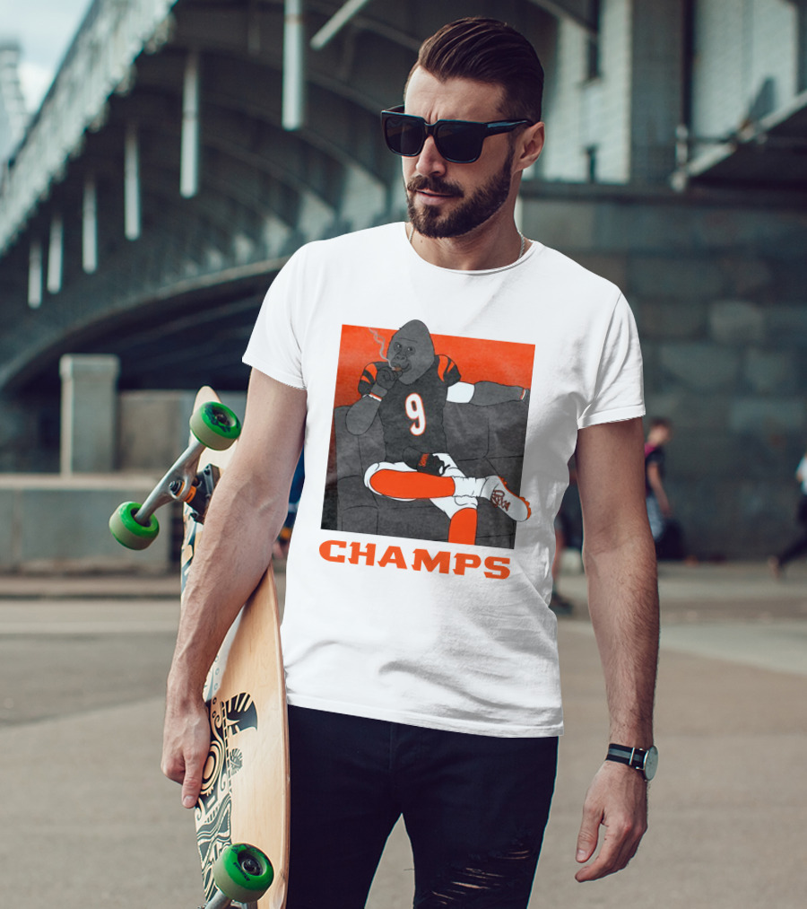 Champs Barstools Big Cat Smoking Gorilla Number 9 Football Player T-Shirt