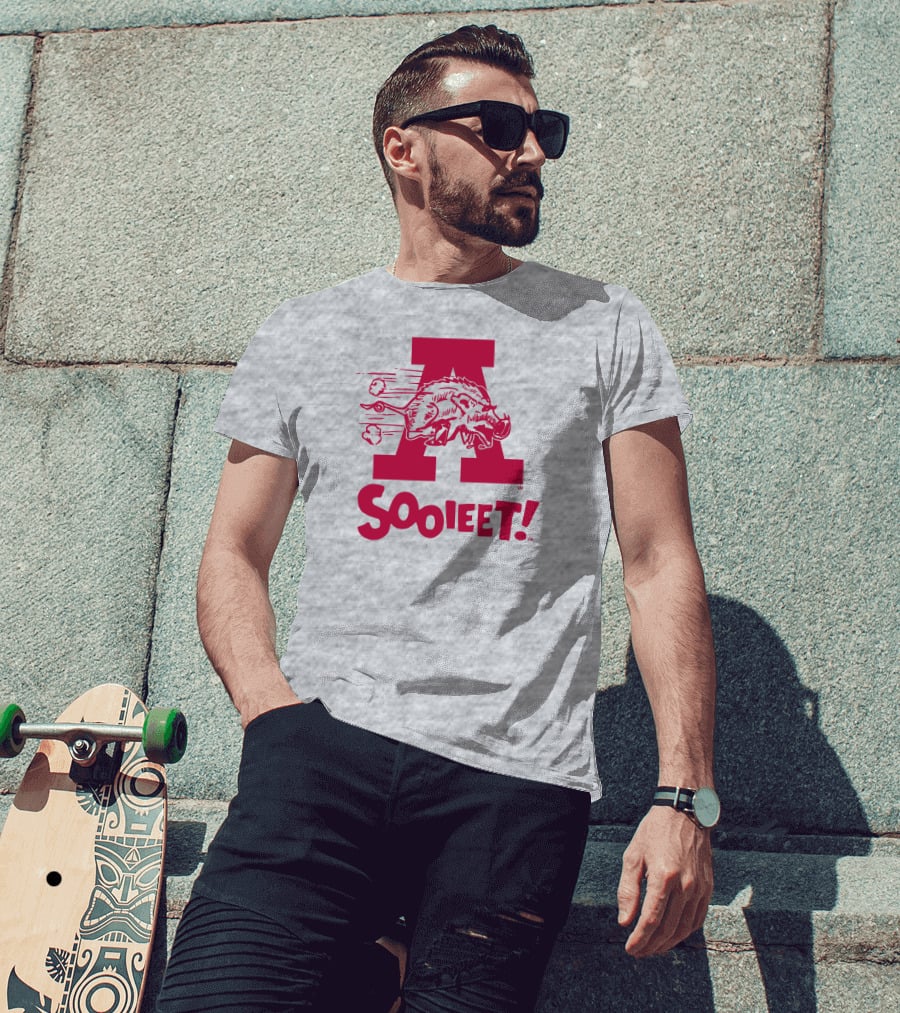 Eric Musselman Wearing Arkansas Razorbacks Logo Sooieet T-Shirt