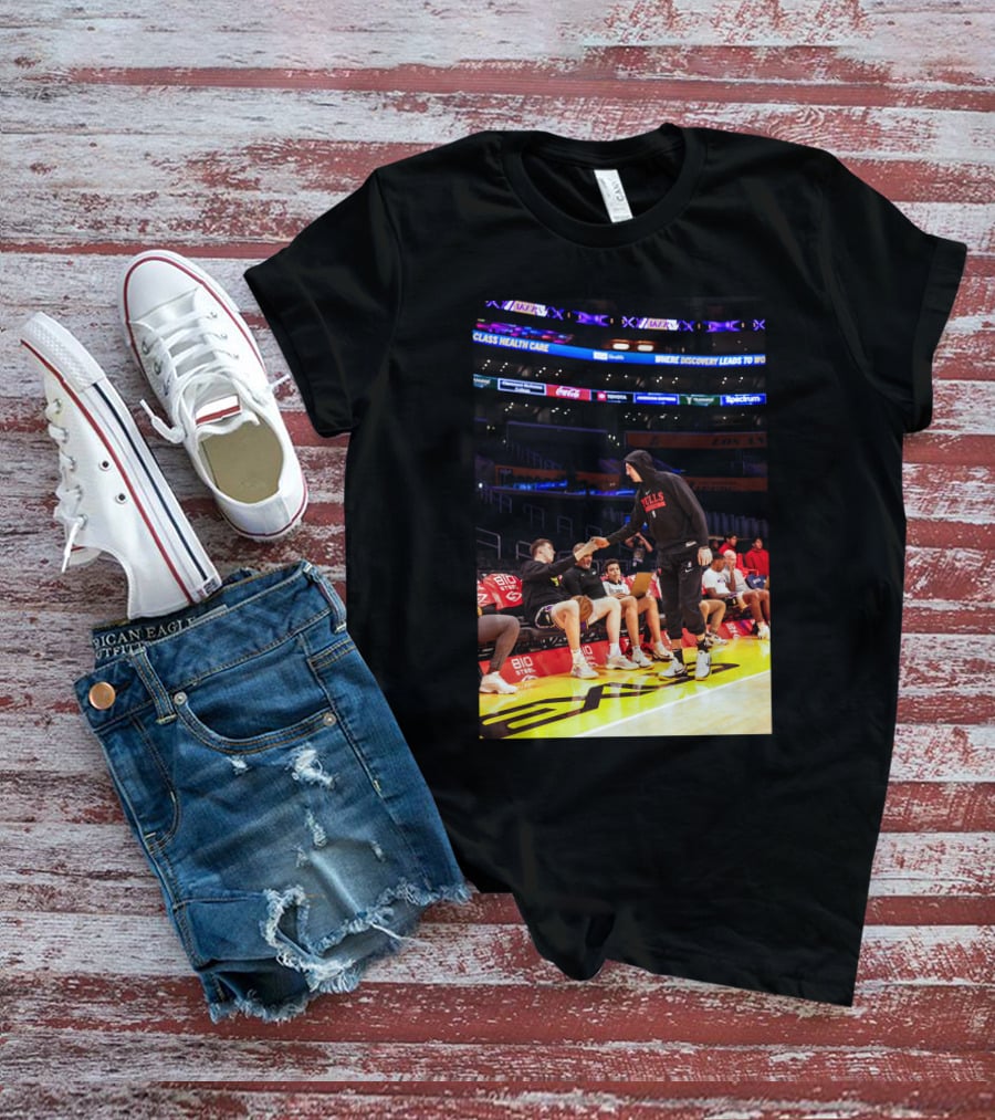 Austin Reaves And Alex Caruso NBA Courtside Handshake Bulls Lakers T-Shirt