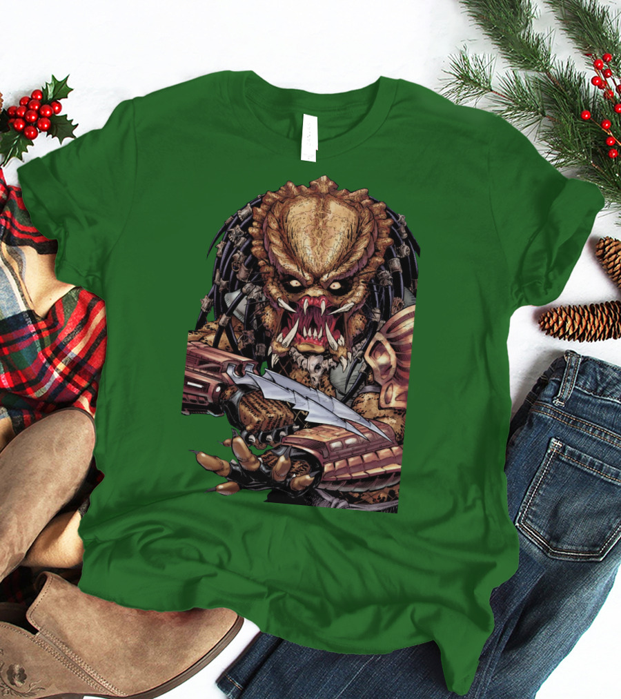 Predator Alien Holding Blade Comic T-Shirt