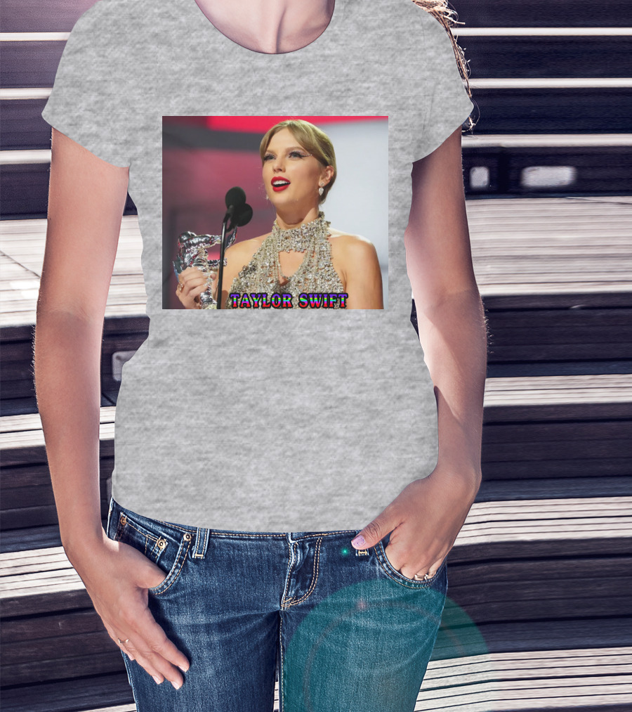 TAYLOR SWIFT SINGER SONGWRITER AWARD MOMENT T-Shirt