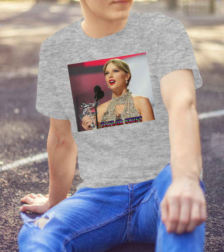 TAYLOR SWIFT SINGER SONGWRITER AWARD MOMENT T-Shirt