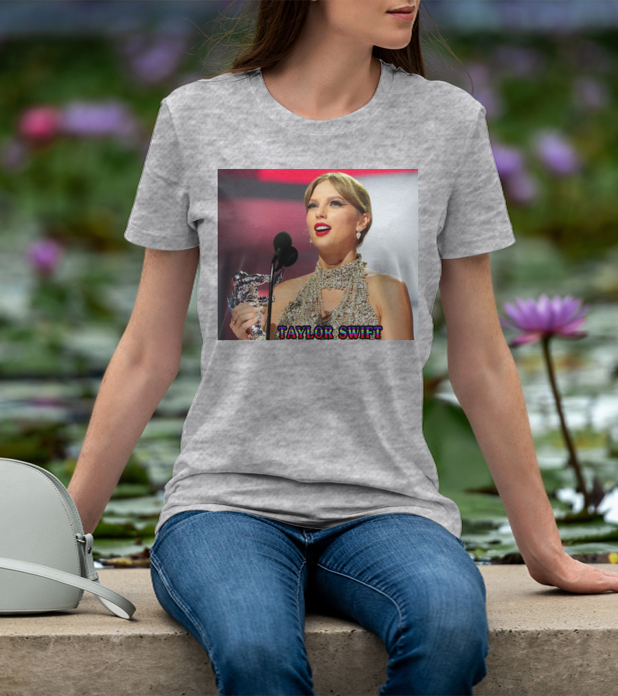 TAYLOR SWIFT SINGER SONGWRITER AWARD MOMENT T-Shirt
