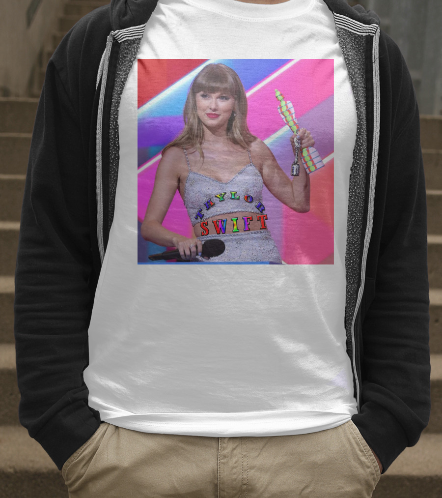 TAYLOR SWIFT BRIT AWARDS WINNING MOMENT T-Shirt
