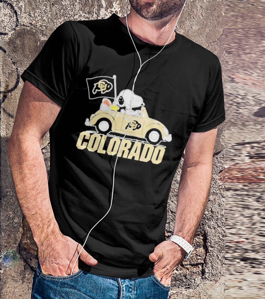 Snoopy And Woodstock Drive Colorado Buffaloes Car With Flag T-Shirt