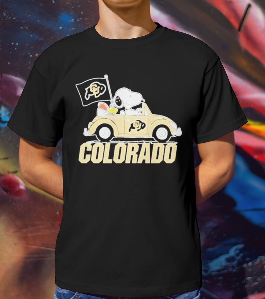 Snoopy And Woodstock Drive Colorado Buffaloes Car With Flag T-Shirt