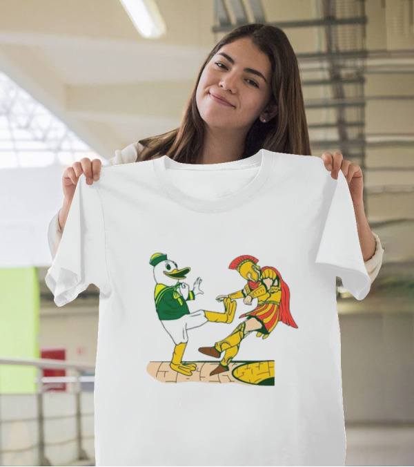 USC Trojans Versus Oregon Ducks Kick Scene T-Shirt