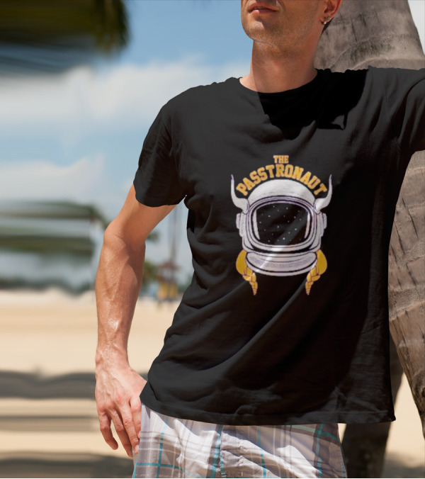 Minnesota Vikings The Passtronaut Astronaut Helmet With Viking Horns T-Shirt