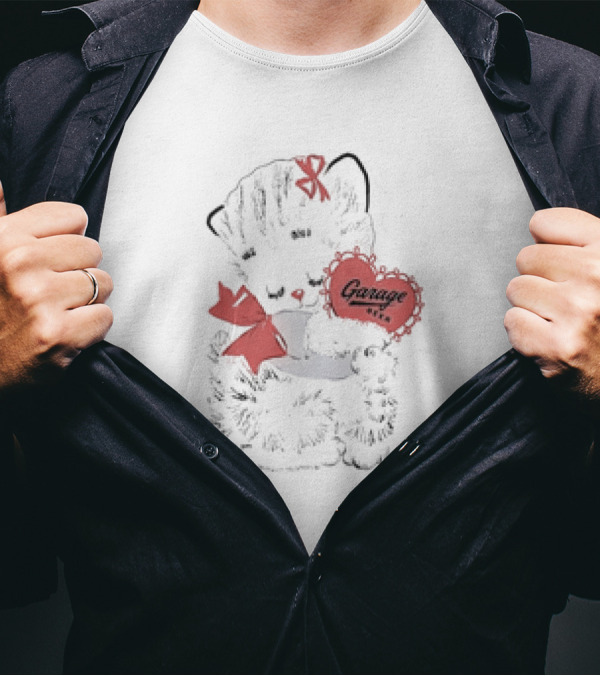 Cute Cat Holding Heart Garage Text T-Shirt