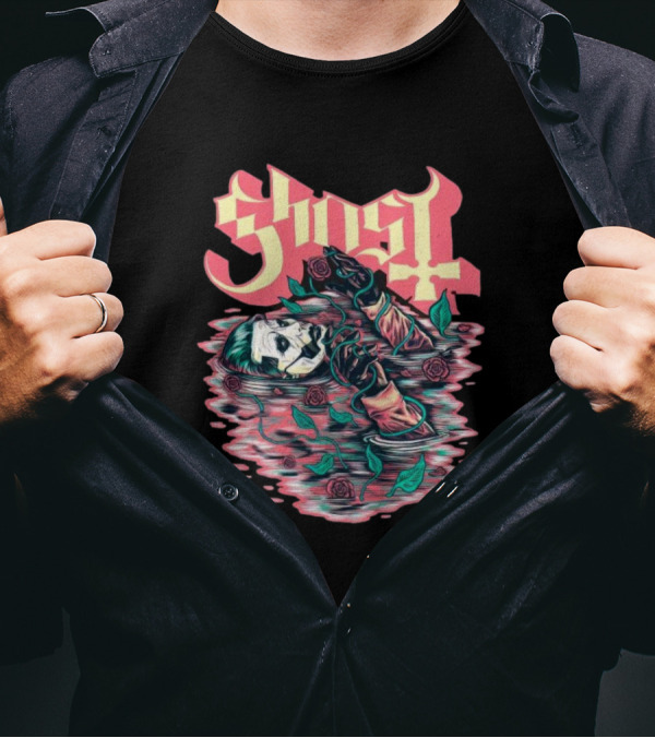 Ghost Pre-Raphaelite Art Nouveau Illustration With Roses T-Shirt