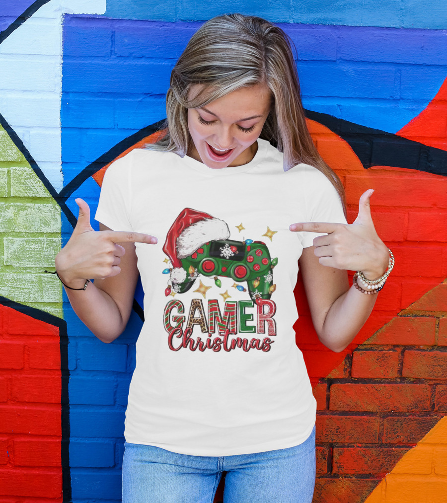 Gamer Christmas Santa Hat Game Controller Holiday Lights T-Shirt