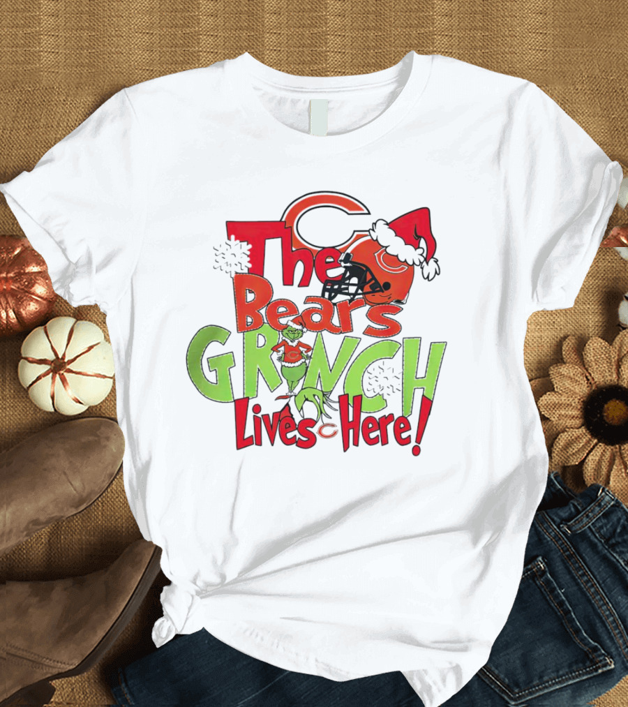 Chicago Bears Grinch Lives Here Christmas Football T-Shirt