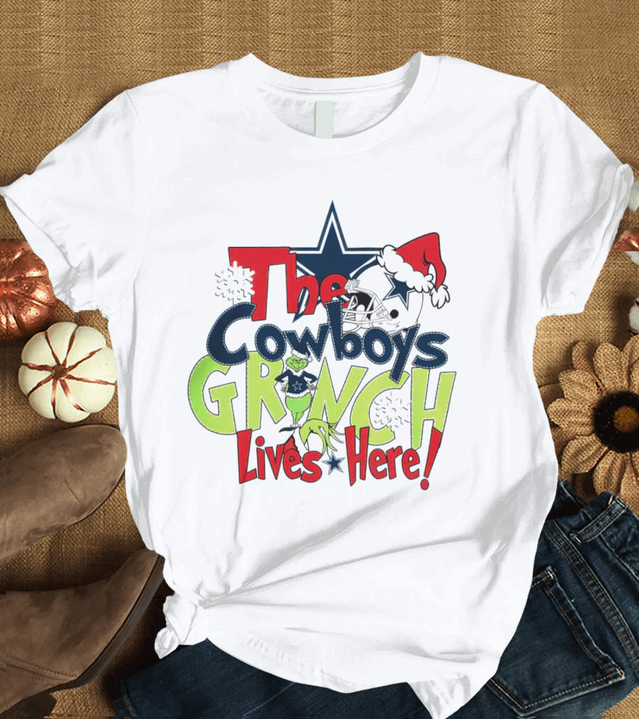 The Dallas Cowboys Grinch Lives Here Christmas T-Shirt