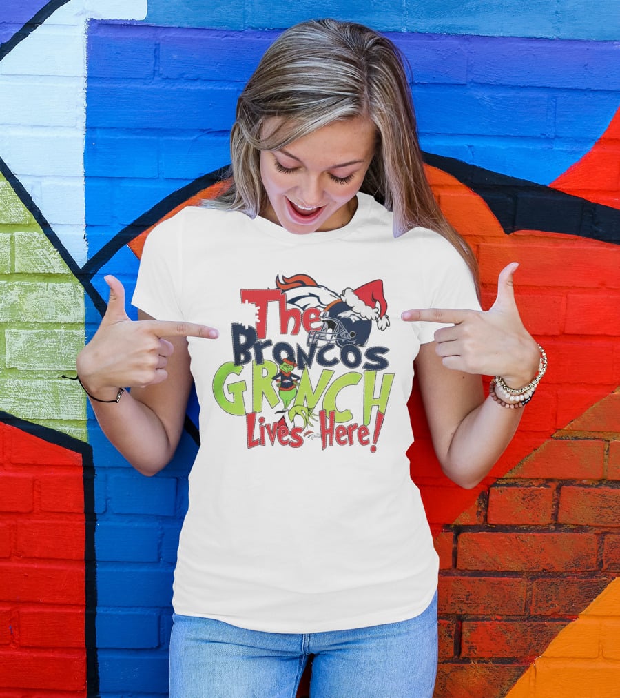 The Broncos Grinch Lives Here Christmas Denver Broncos Santa Hat Helmet T-Shirt