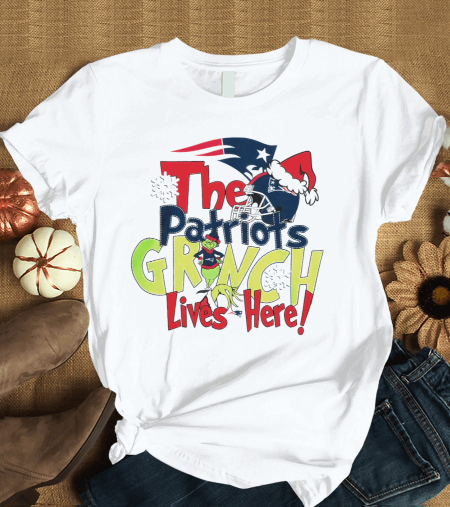 The New England Patriots Grinch Lives Here Christmas Santa Hat T-Shirt
