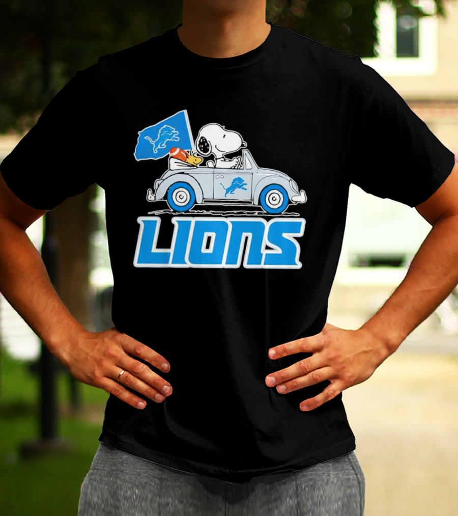 Snoopy And Woodstock In Car With Detroit Lions Flag T-Shirt