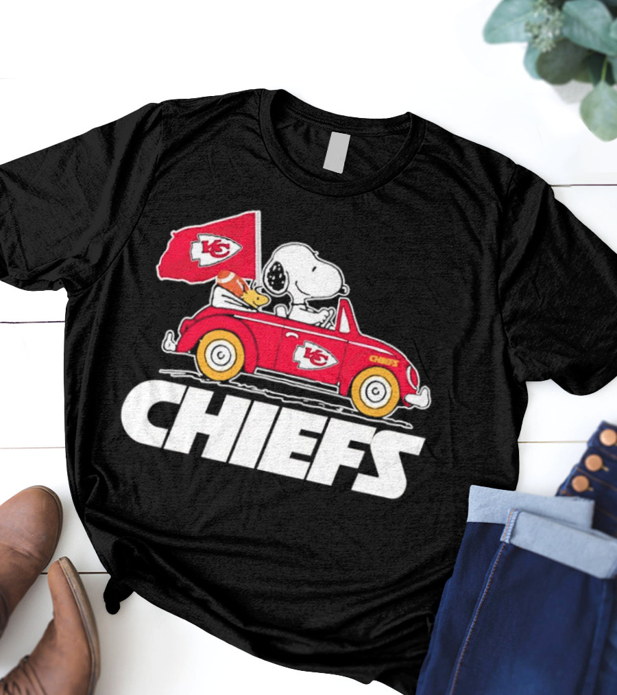 Snoopy Woodstock Driving Red Car Chiefs Flag Kansas City Chiefs T-Shirt