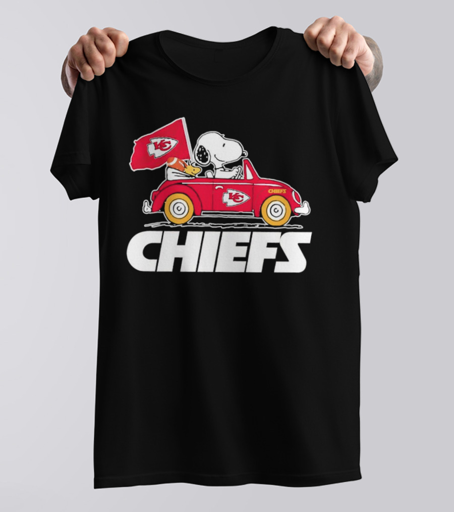Snoopy Woodstock Driving Red Car Chiefs Flag Kansas City Chiefs T-Shirt