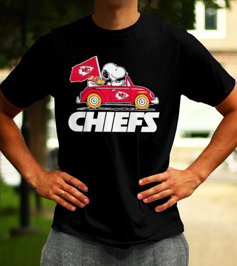 Snoopy Woodstock Driving Red Car Chiefs Flag Kansas City Chiefs T-Shirt