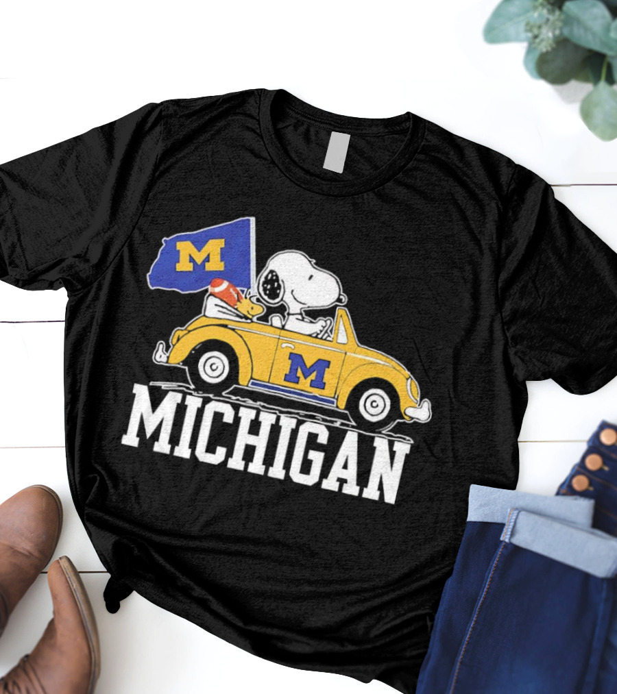 Snoopy And Woodstock Driving Car With Michigan Wolverines Flag T-Shirt
