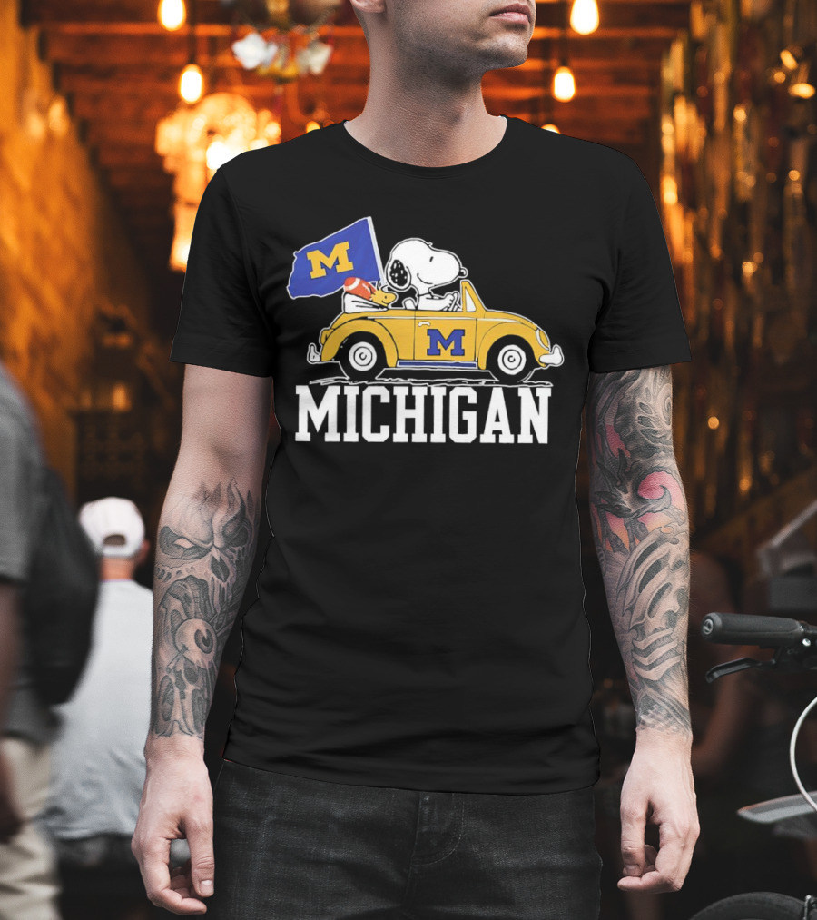 Snoopy And Woodstock Driving Car With Michigan Wolverines Flag T-Shirt