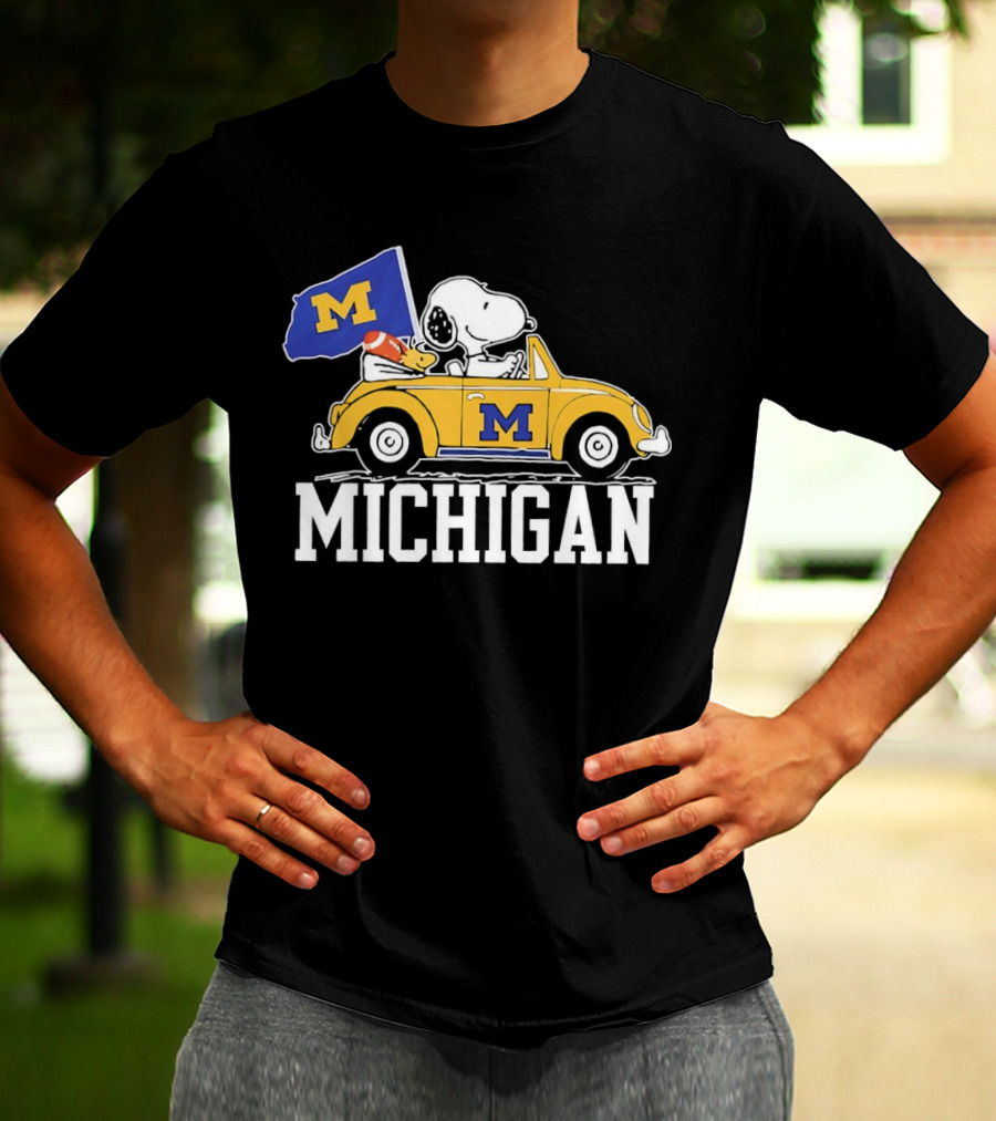 Snoopy And Woodstock Driving Car With Michigan Wolverines Flag T-Shirt