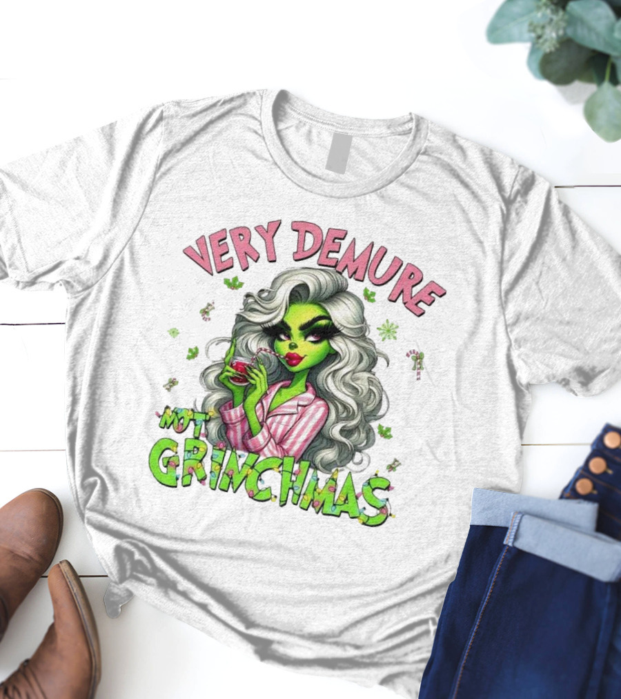 Very Demure Not Grinchmas Christmas Grinch Girl T-Shirt