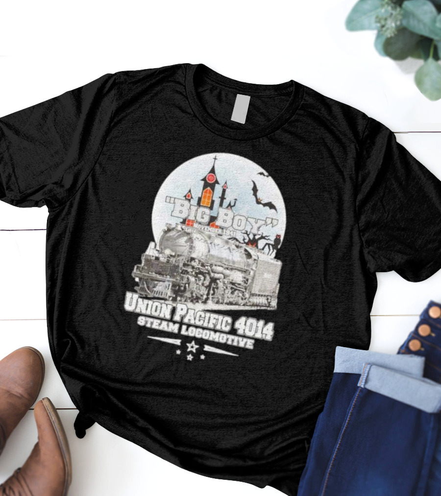 Big Boy Union Pacific 4014 Steam Locomotive November 1941 Haunted Castle And Bats T-Shirt