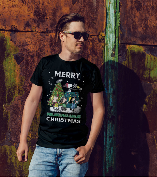 Merry Philadelphia Eagles Christmas Snoopy And Friends T-Shirt