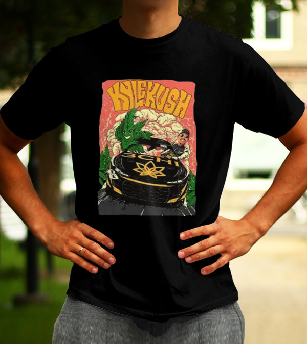 KYLE KUSH WEED RACING CAR SMOKING CLOUDS CHARACTER T-Shirt