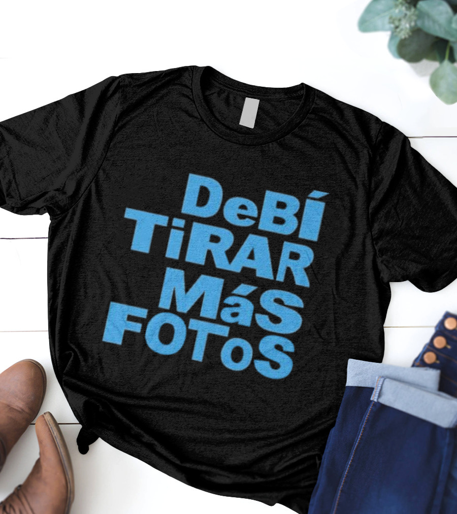 Debí Tirar Más Fotos DTMF Bold Blue Text T-Shirt