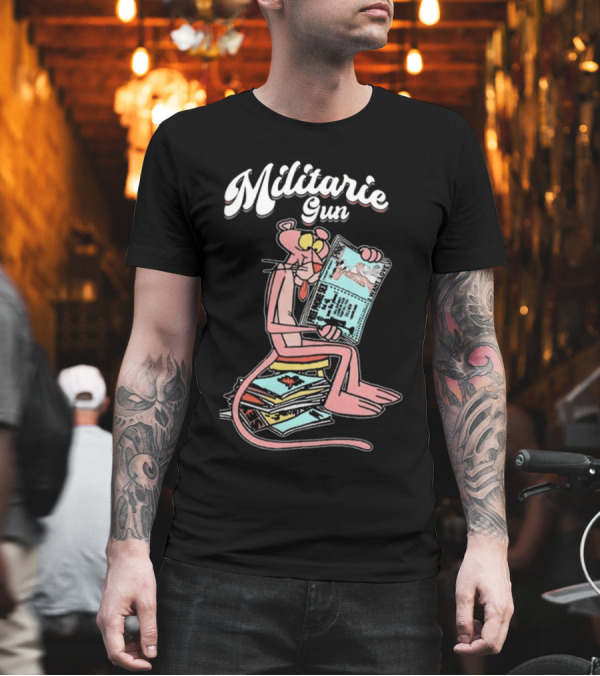 Militarie Gun Pink Panther Reading Comics T-Shirt