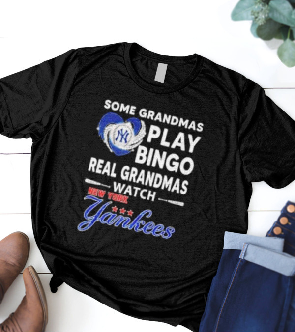Some Grandmas Play Bingo Real Grandmas New York Yankees T-Shirt