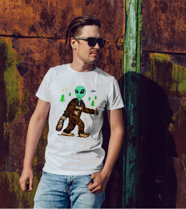 Alien Bigfoot Encounter Forest UFO Adventure T-Shirt
