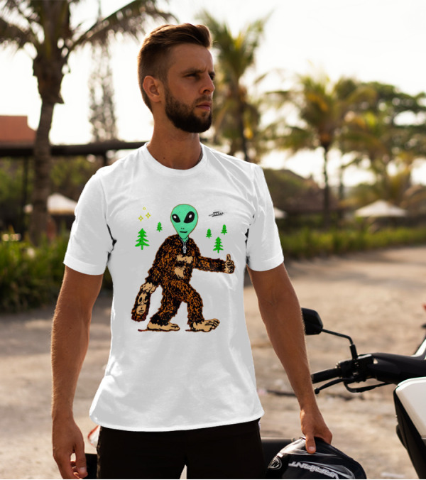 Alien Bigfoot Encounter Forest UFO Adventure T-Shirt