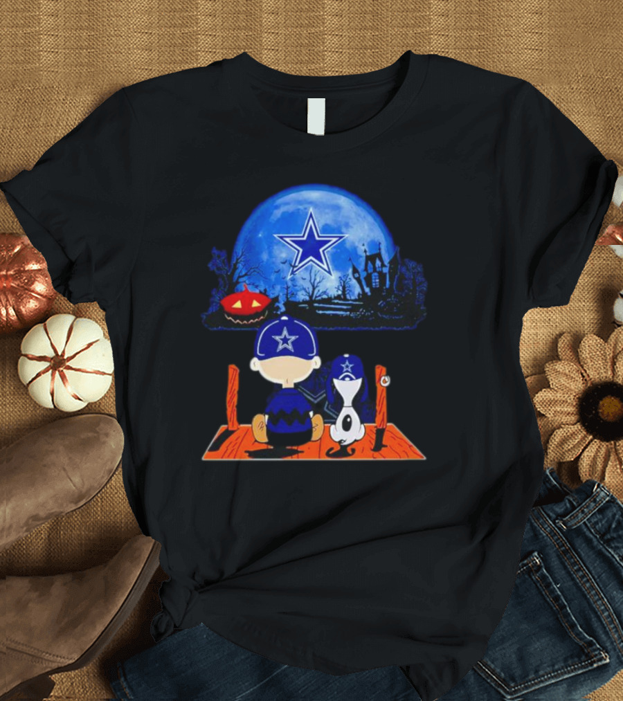 Charlie Brown And Snoopy Dallas Cowboys Halloween Under Blue Moon With Pumpkin T-Shirt